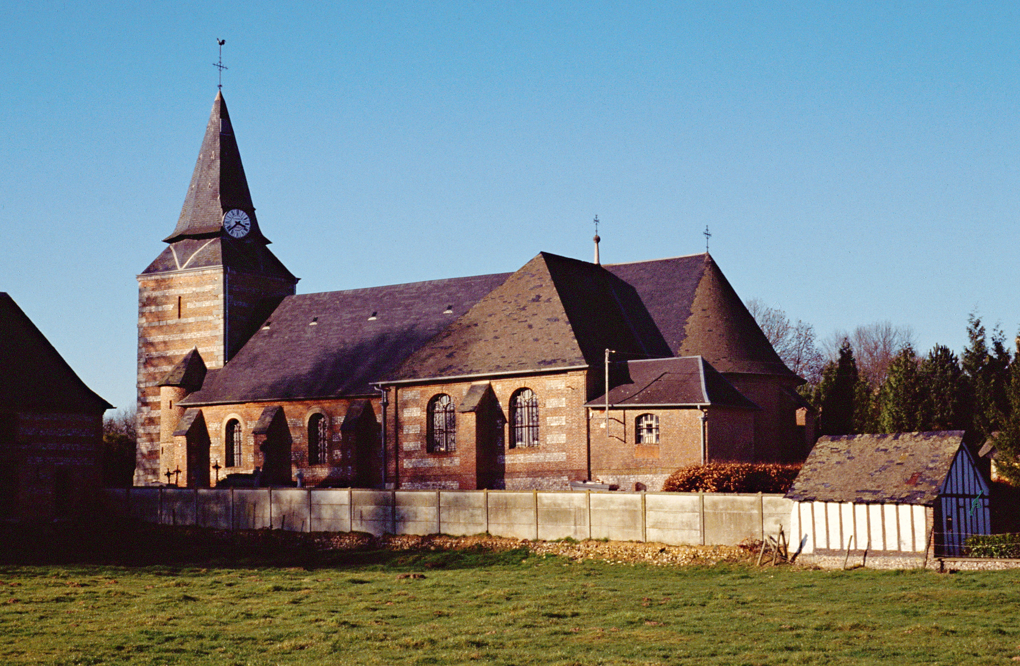 Eglise-Ouville-l-Abbaye-entiere