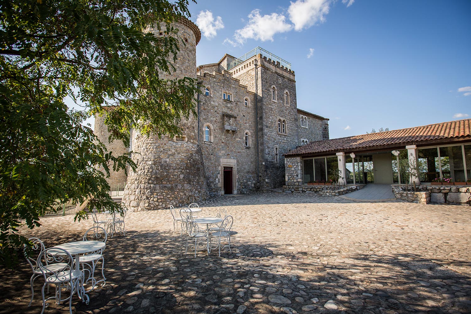 Chateau-sampzon 56