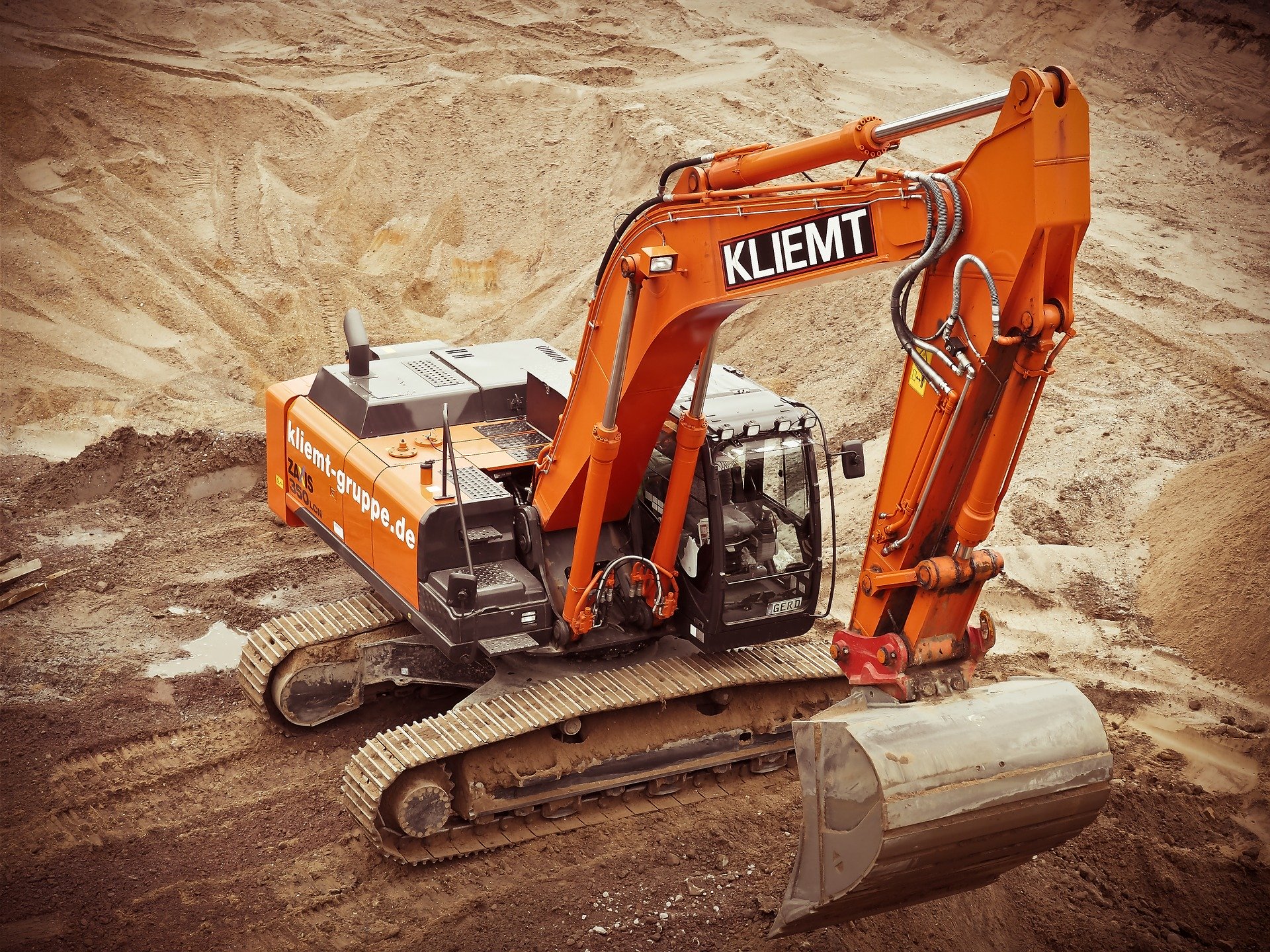 Excavators-1174428 1920