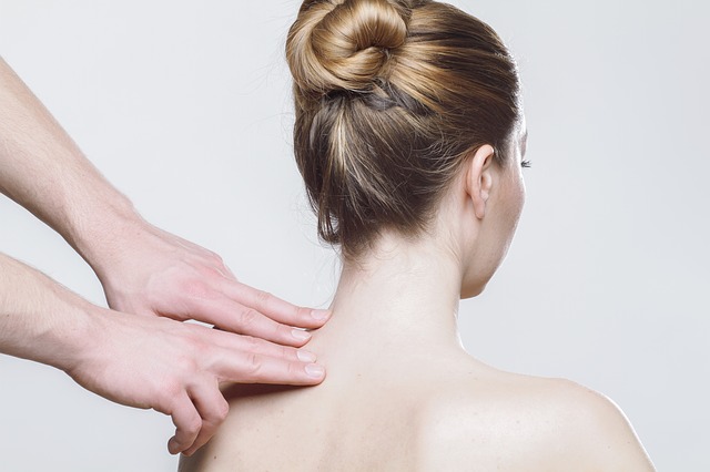 Le praticien Cécile CHABOT, Cabinet Lyon Acupuncture, propose des soins d'acupuncture pour mal de dos, douleur, lombalgie, tendinite, névralgie, sciatique.