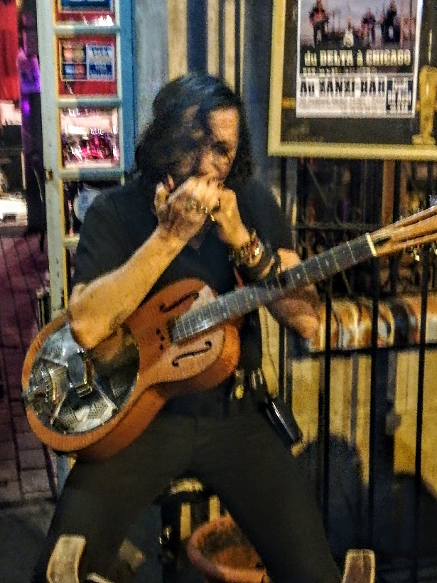 cours d'harmonica,  cours de  ukulélé, cours de slide, cours de guitare, groupe de  blues montpellier, groupe de jazz montpellier, groupe de musique montpellier