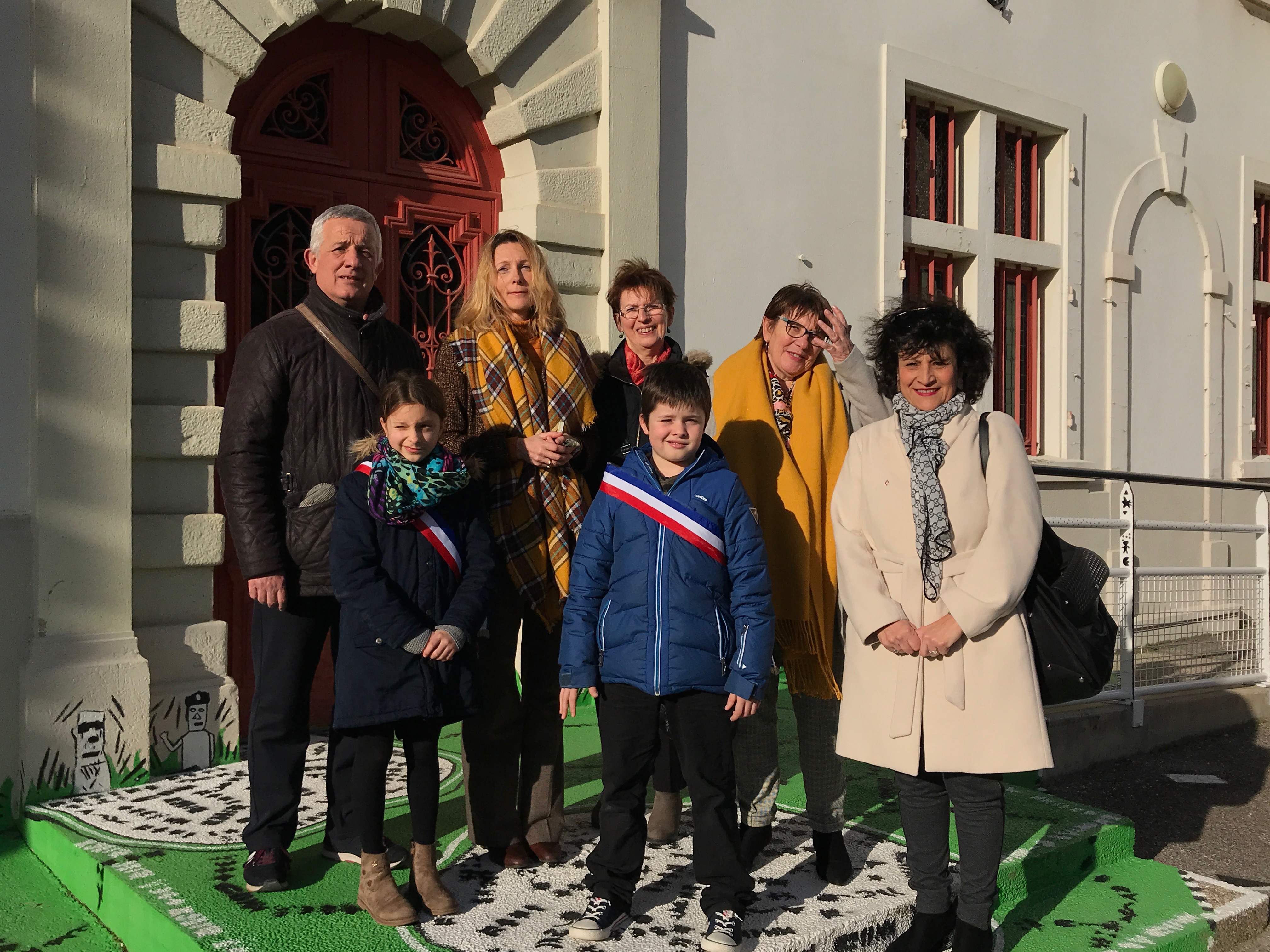 15 Janvier 2020- Remise de chèque au Centre ROMANS FERRARI de Miribel en présence de Mme DRAI, Elue en charge du conseil municipal des enfants de MIRIBEL