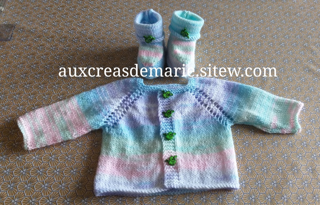 ensemble brassière naissance et chaussons 20 euros