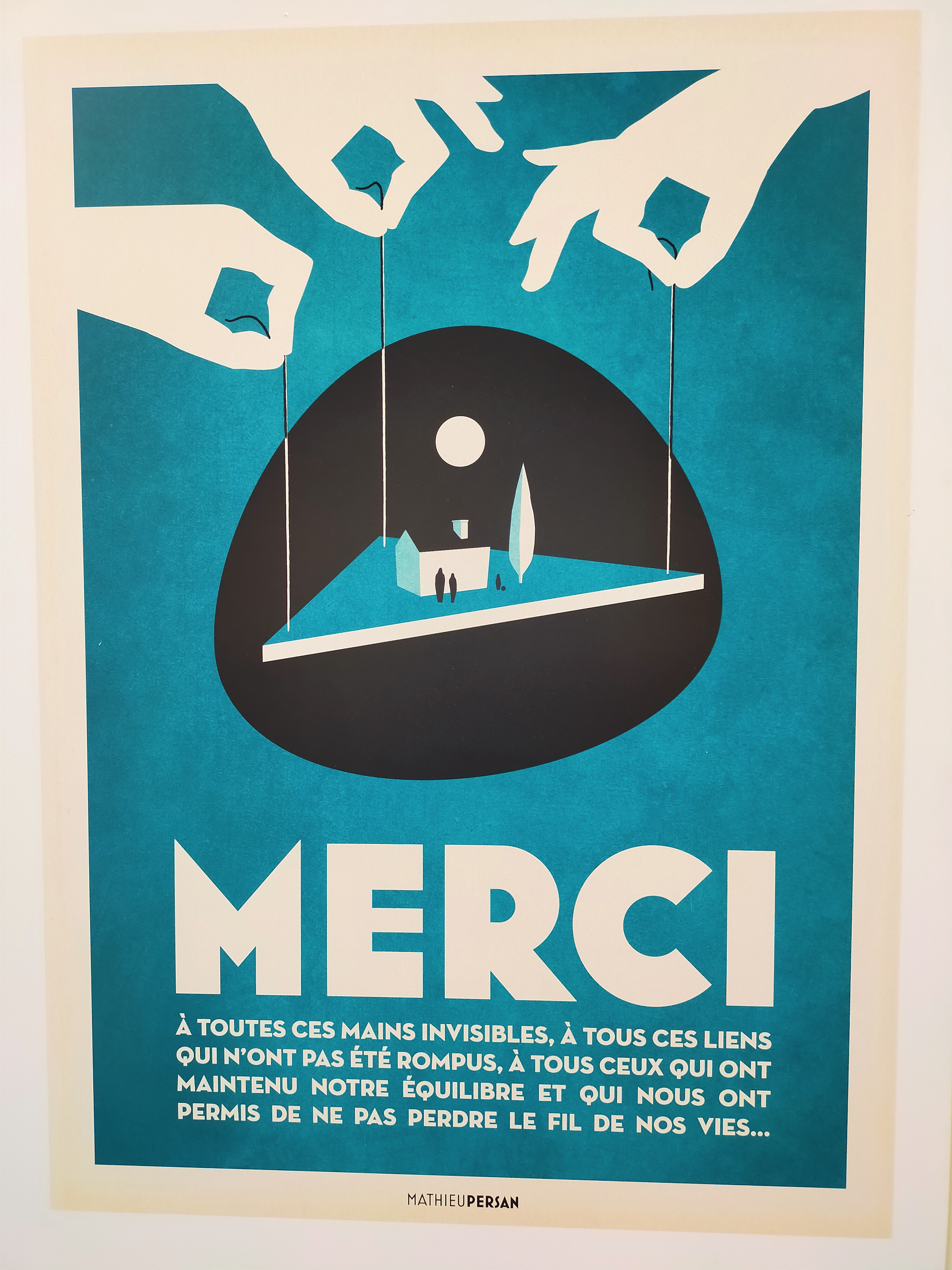 une affiche ... discrète .... comme ces mains invisibles !
