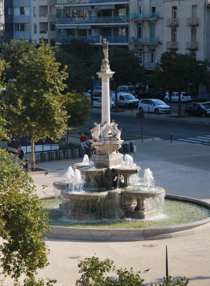 Fontaine monumentale Valence hypnose énergie intérieure 