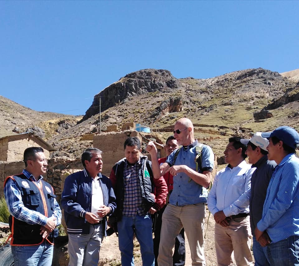 Alf con amigos extranjeros y alcalde d e cagallo
