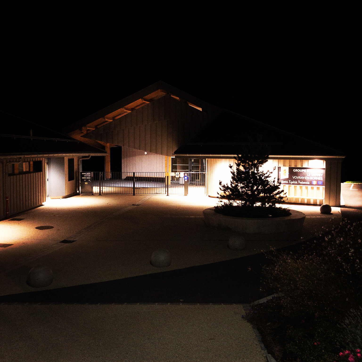 Le roupe scolaire Vovray-Le Sappey. 
Photographie Nathalie DEBIZE  octobre 2020 