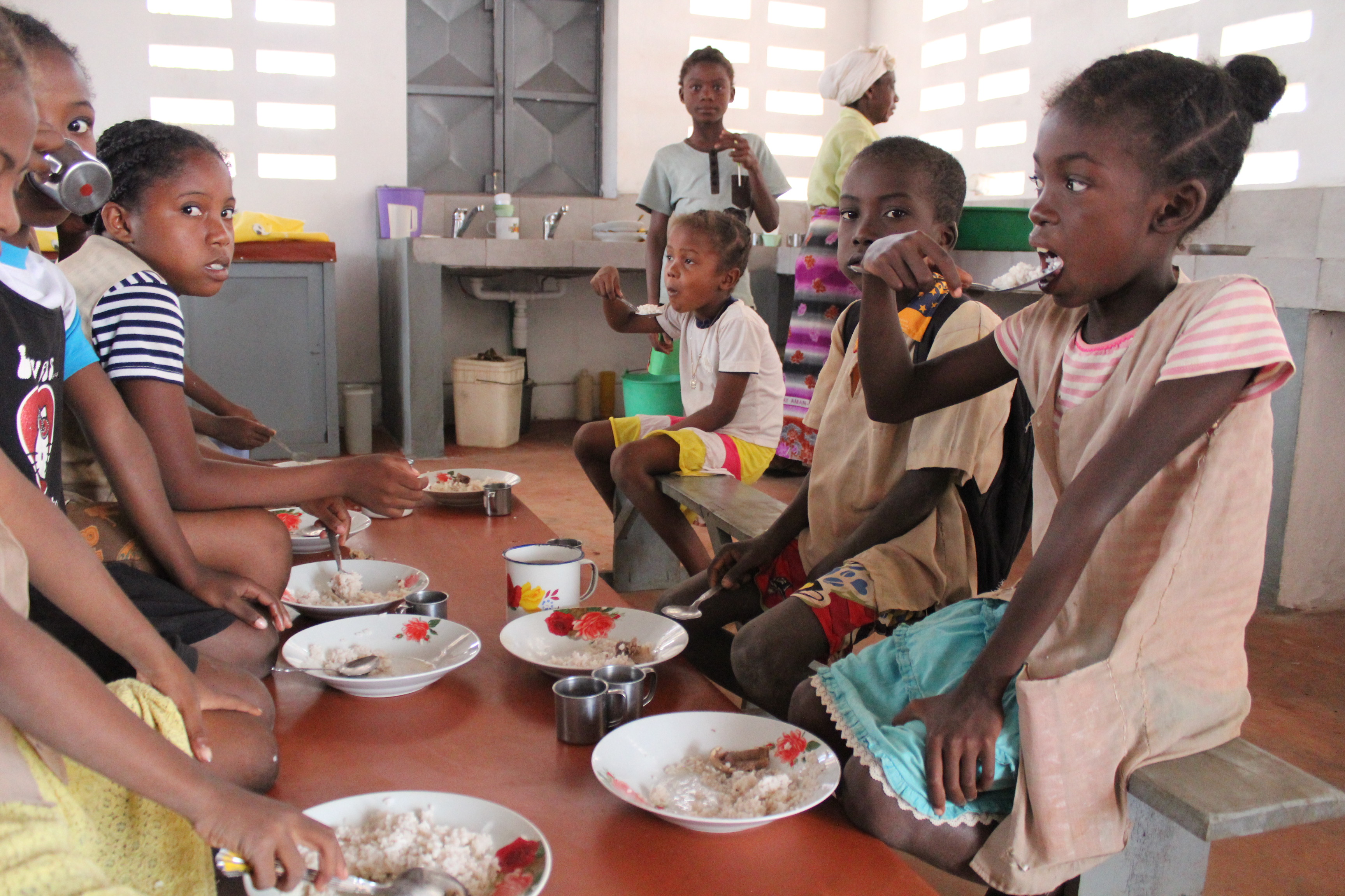 Cantine et inauguration 8 