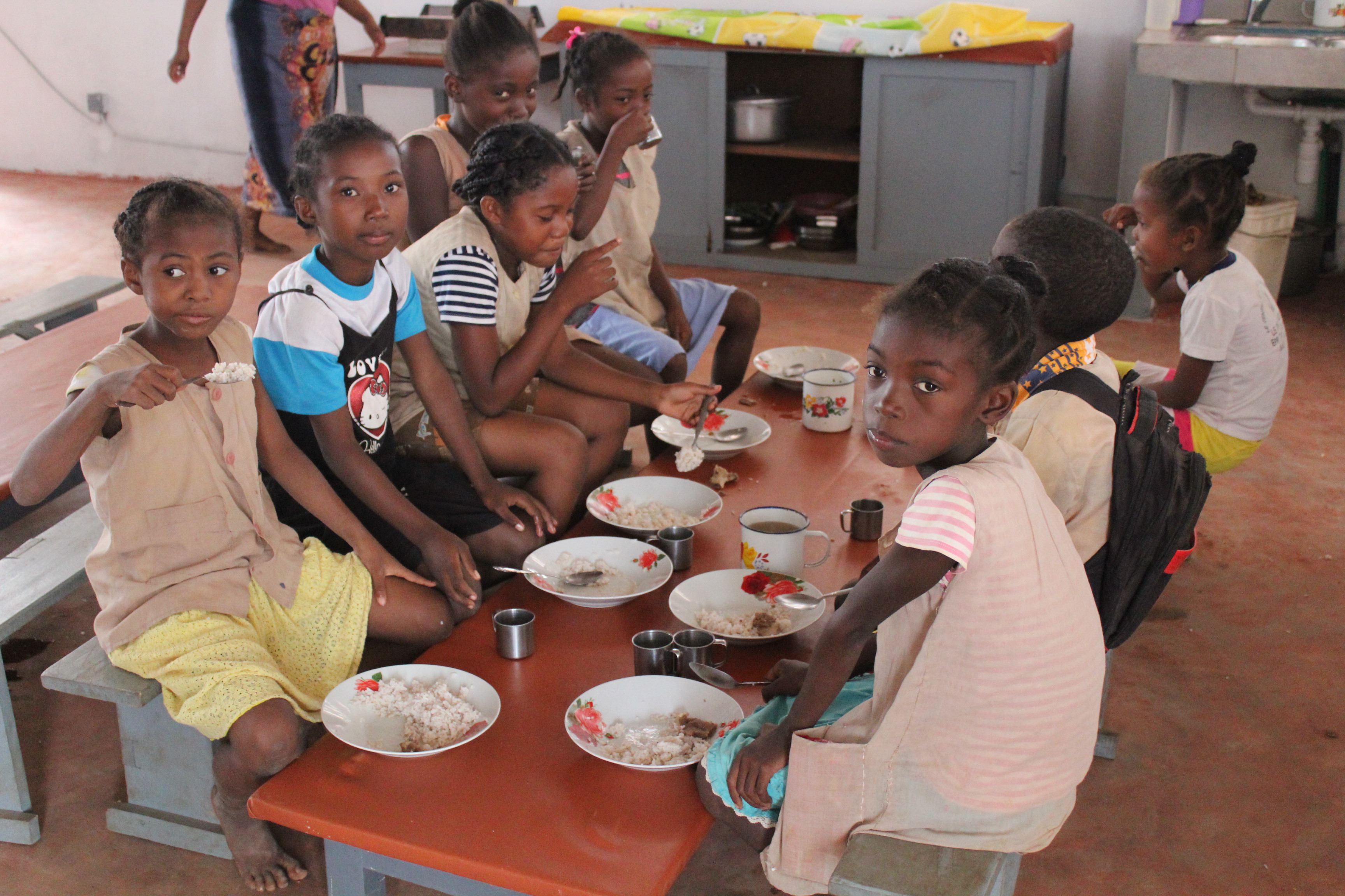 Cantine et inauguration 12 
