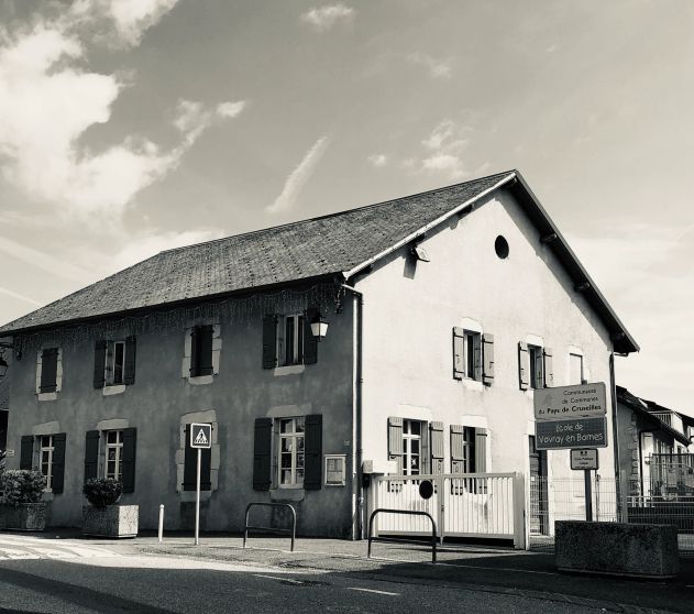 L'ancienne école de Vovray-en-Bornes, juste avant sa fermeture.
Photographie : Nathalie DEBIZE  avril 2019
