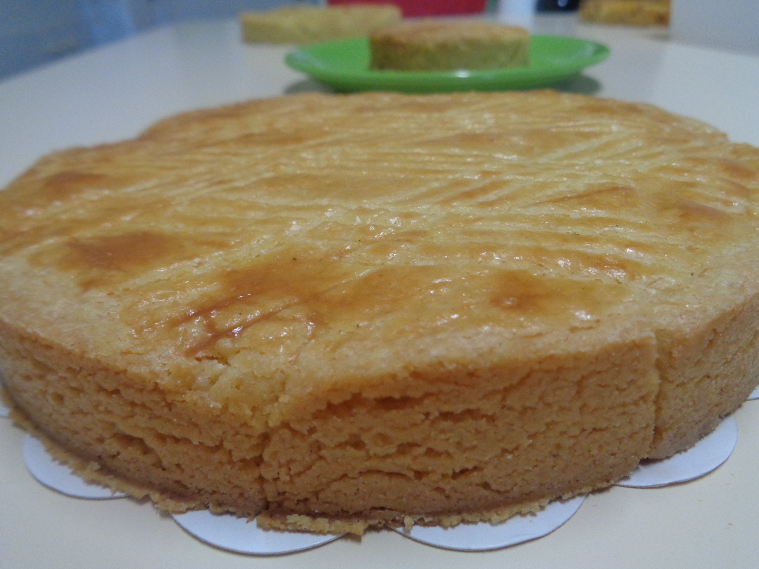 Le gâteau breton, un grand gâteau dans une enveloppe  rustique