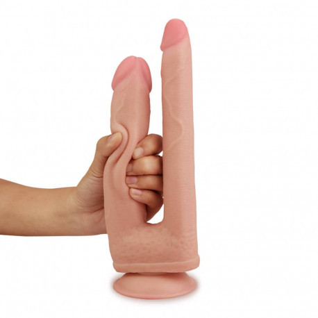 Ce double gode
Il fait partie de la collection Skinlike qui regroupe tous les godes ayant une texture réaliste.

Ce gode est composé de:

un dildo de 16cm avec une largeur de 3.5cm
un autre gode de 18cm de long et de 2.5cm de large
La matière est souple et vraiment comme un vrai pénis.

Il possède une ventouse