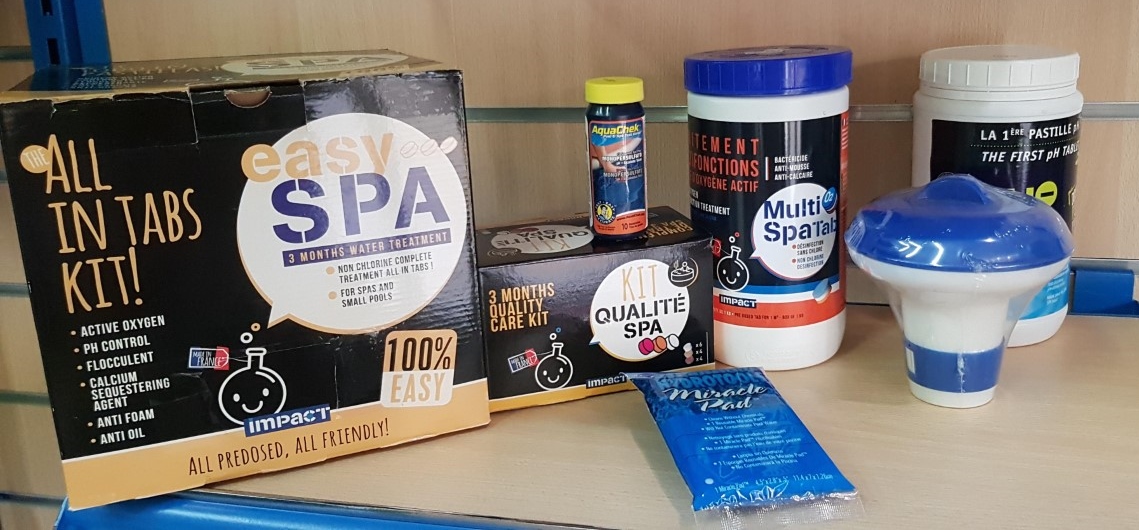 EASY SPA
Kit de 3 mois de traitement pour Spa.
Comprenant : 
* Comprimés concentrés Anti-calcaire, ligne d'eau,Floculant
avec calendrier.
* Multifonctions comprimés effervescents, 1 Kg
* pH moins pastilles de 20g , 1 Kg
* 10 Bandelettes d'analyse AQUACHEK SPA
* 1 mini skimmer Flottant
* 1 mini éponge magique