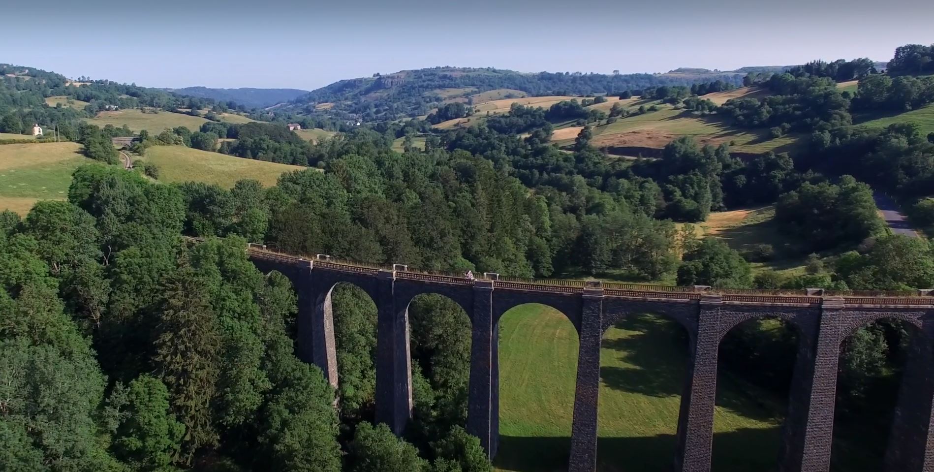 Vélorail du Cézallier Cantal Auvergne activité ludique sportif pour découvrir le Cantal autrement