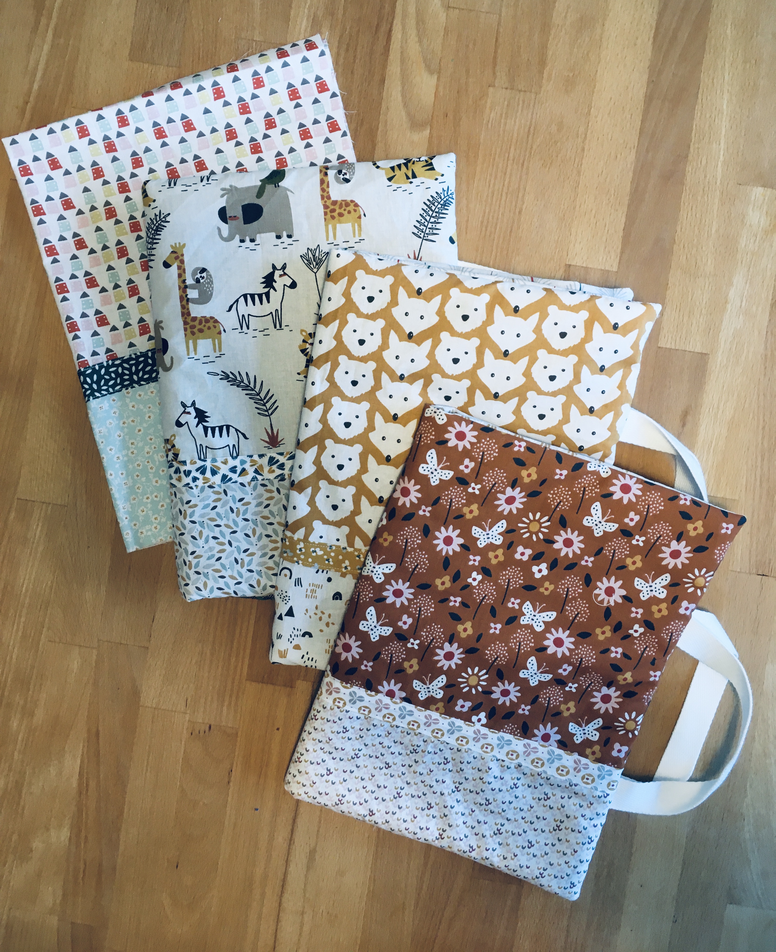 1. maisonnettes (fini)
2. Safari
3. Ours et renard
4. papillons