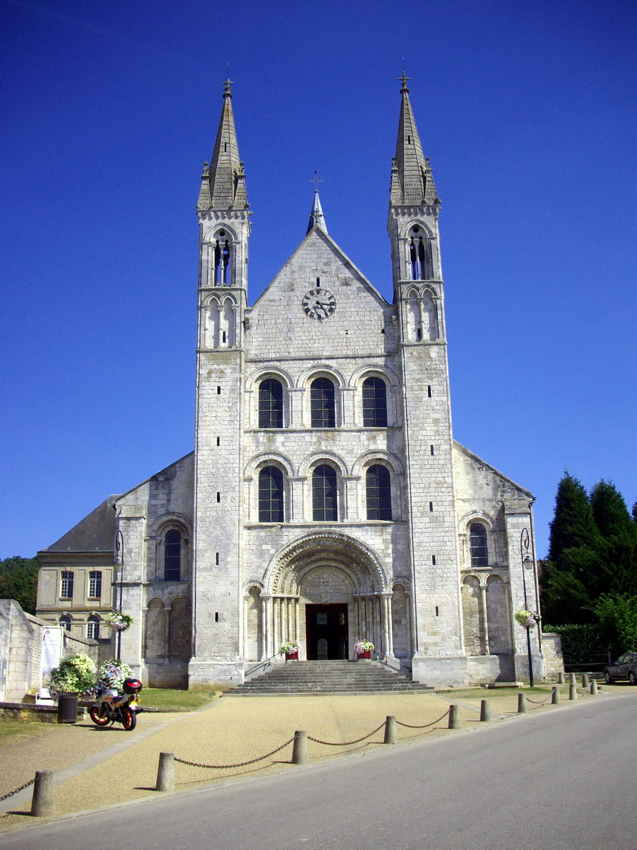 St-Georges-de-Boscherville-facade-abbatiale