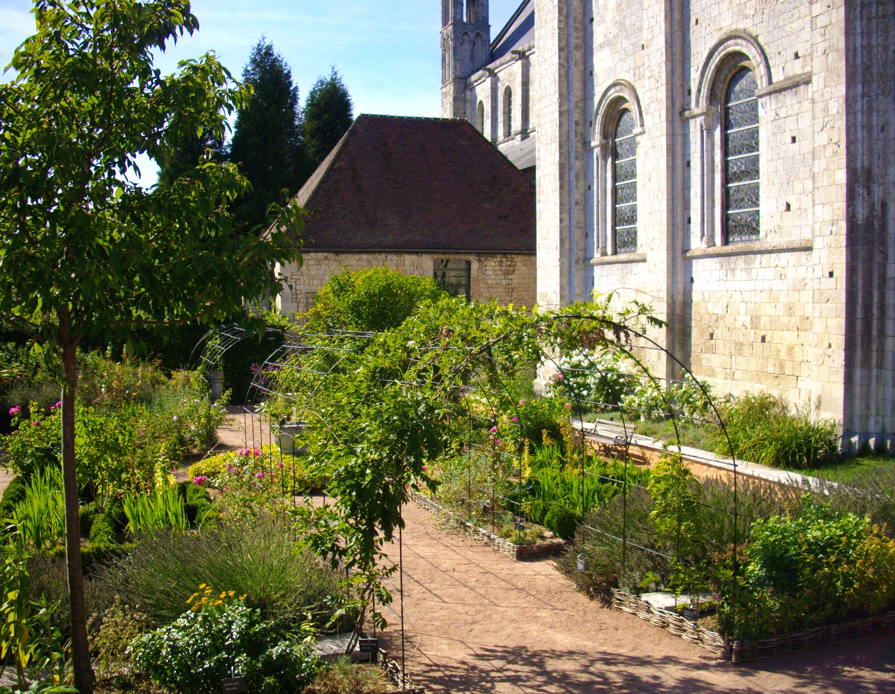 St-M-de-Boscherville-jardins-2