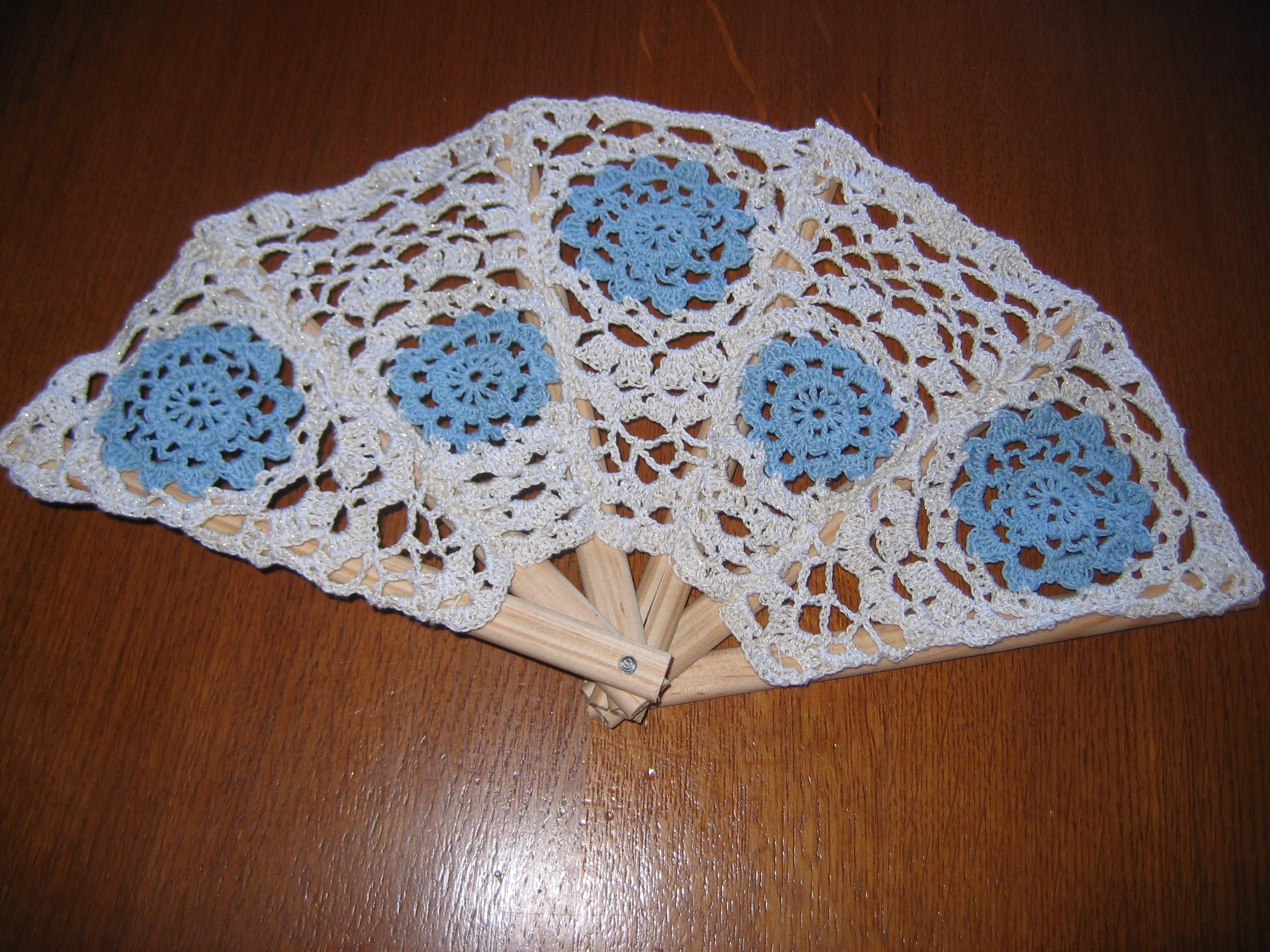 Eventail-bleu-crochet-1-