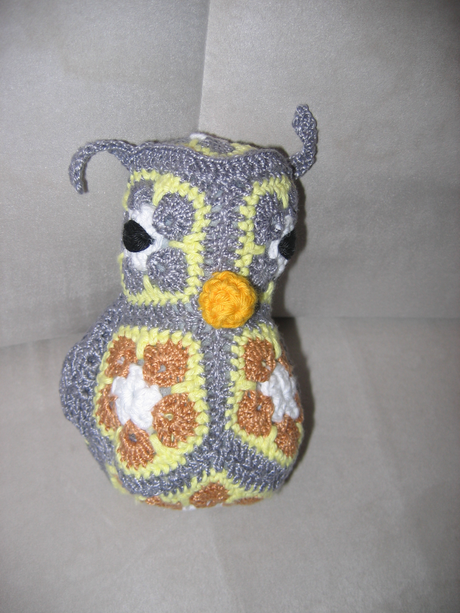 Crochet hibou gris