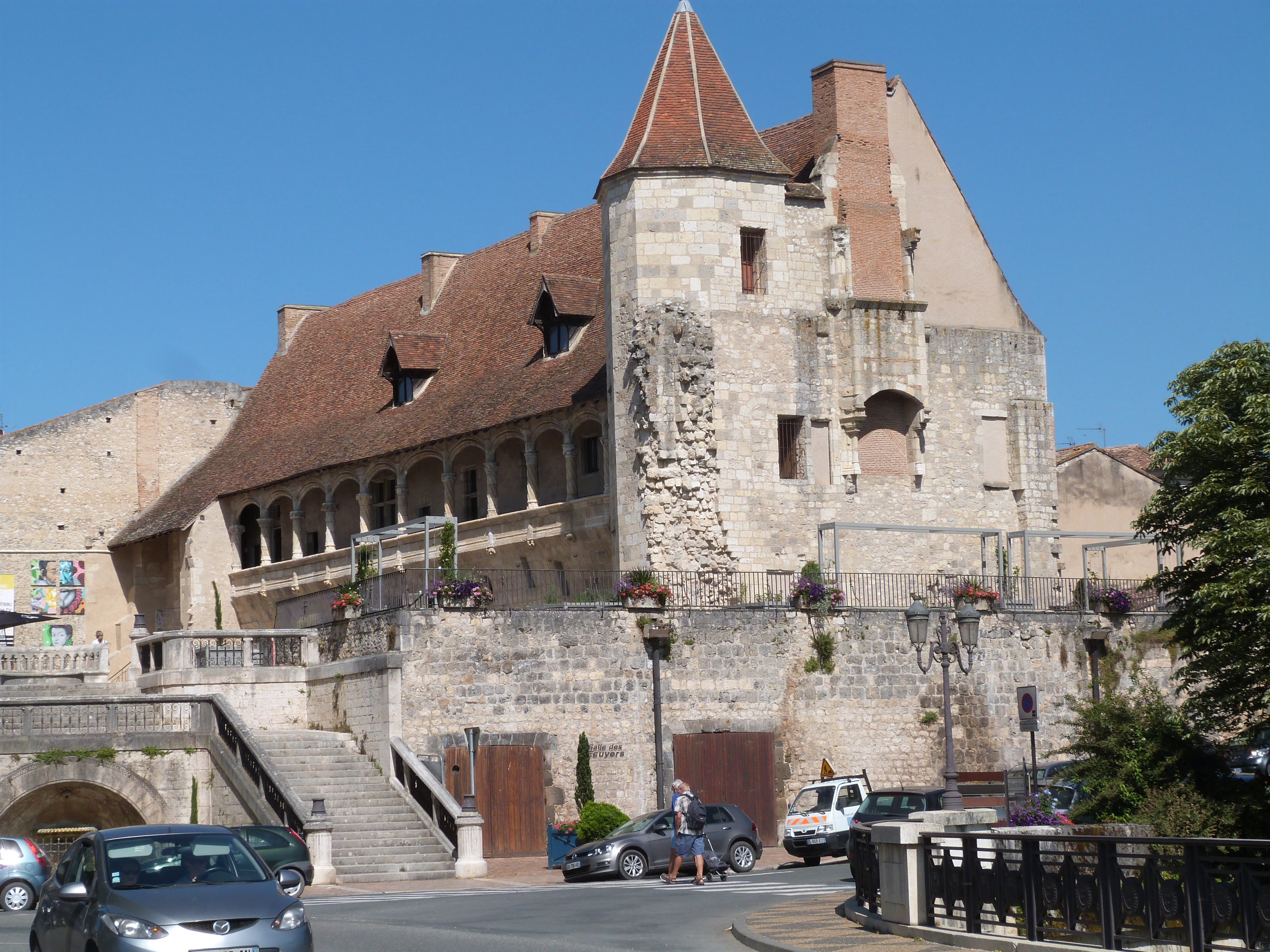 Le chateau de nerac vu du pont neuf