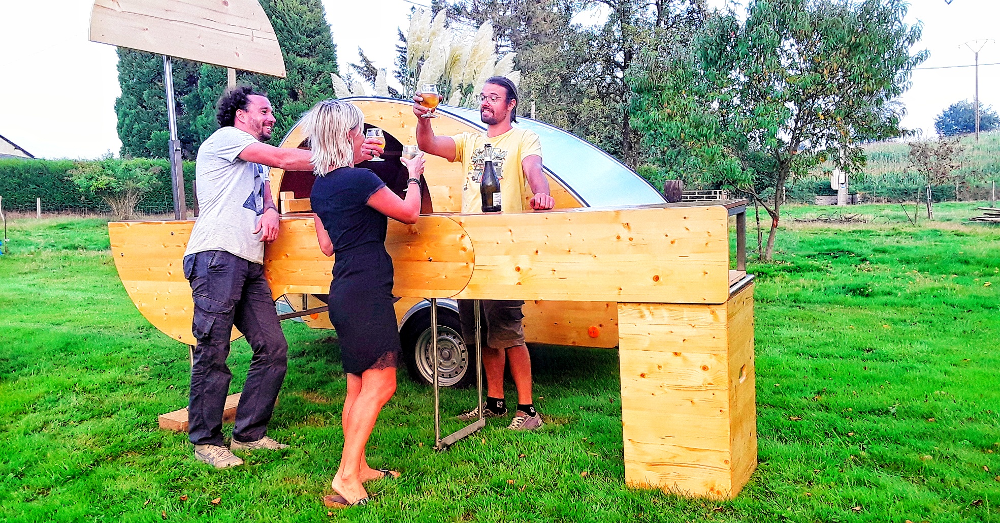 Mini Caravane Bois
Teardrop Trailer
Food Truck Bois
Bar Bois
Alcool Vin Bières