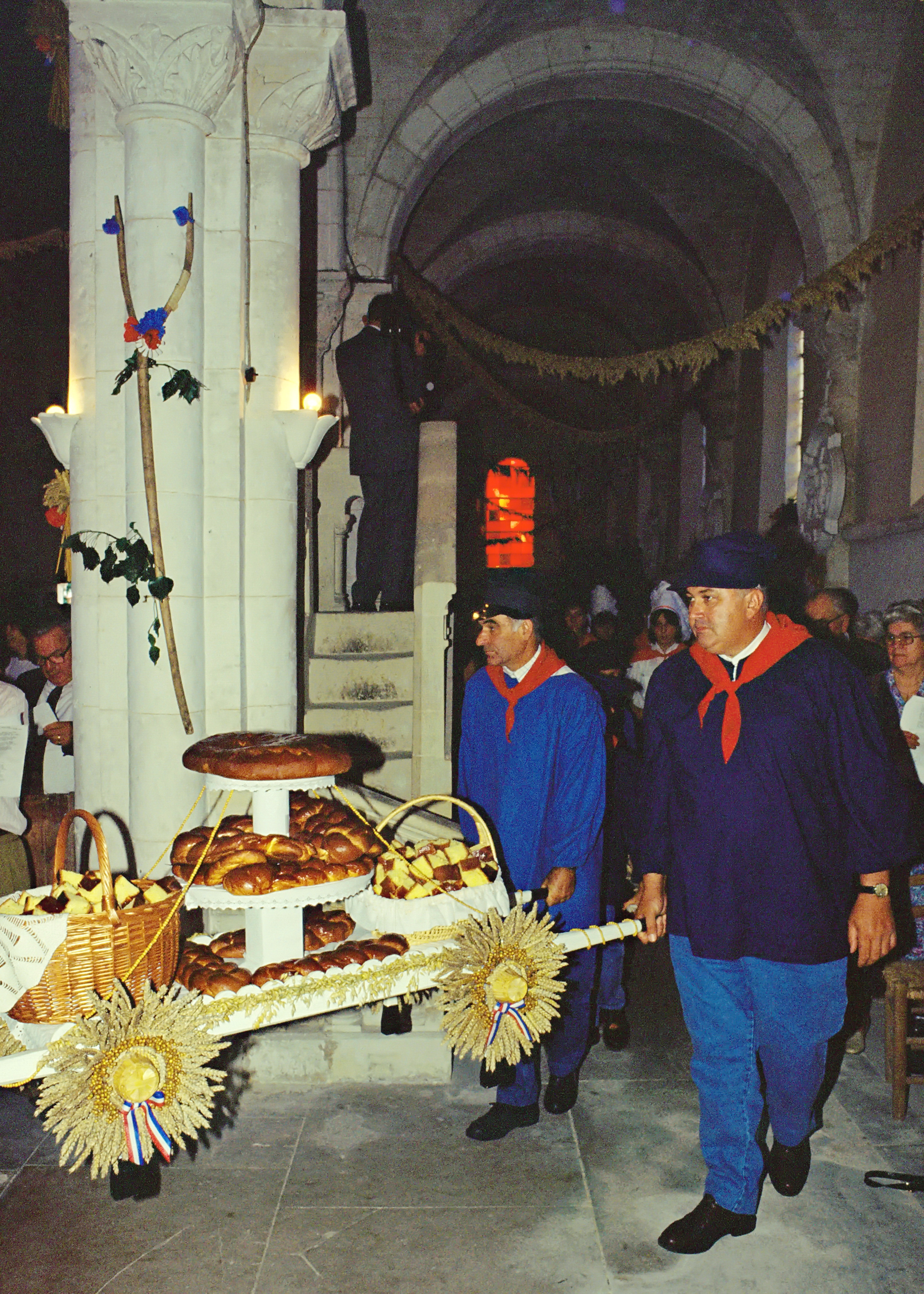 Procession-eglise-Berville-Pain-benit