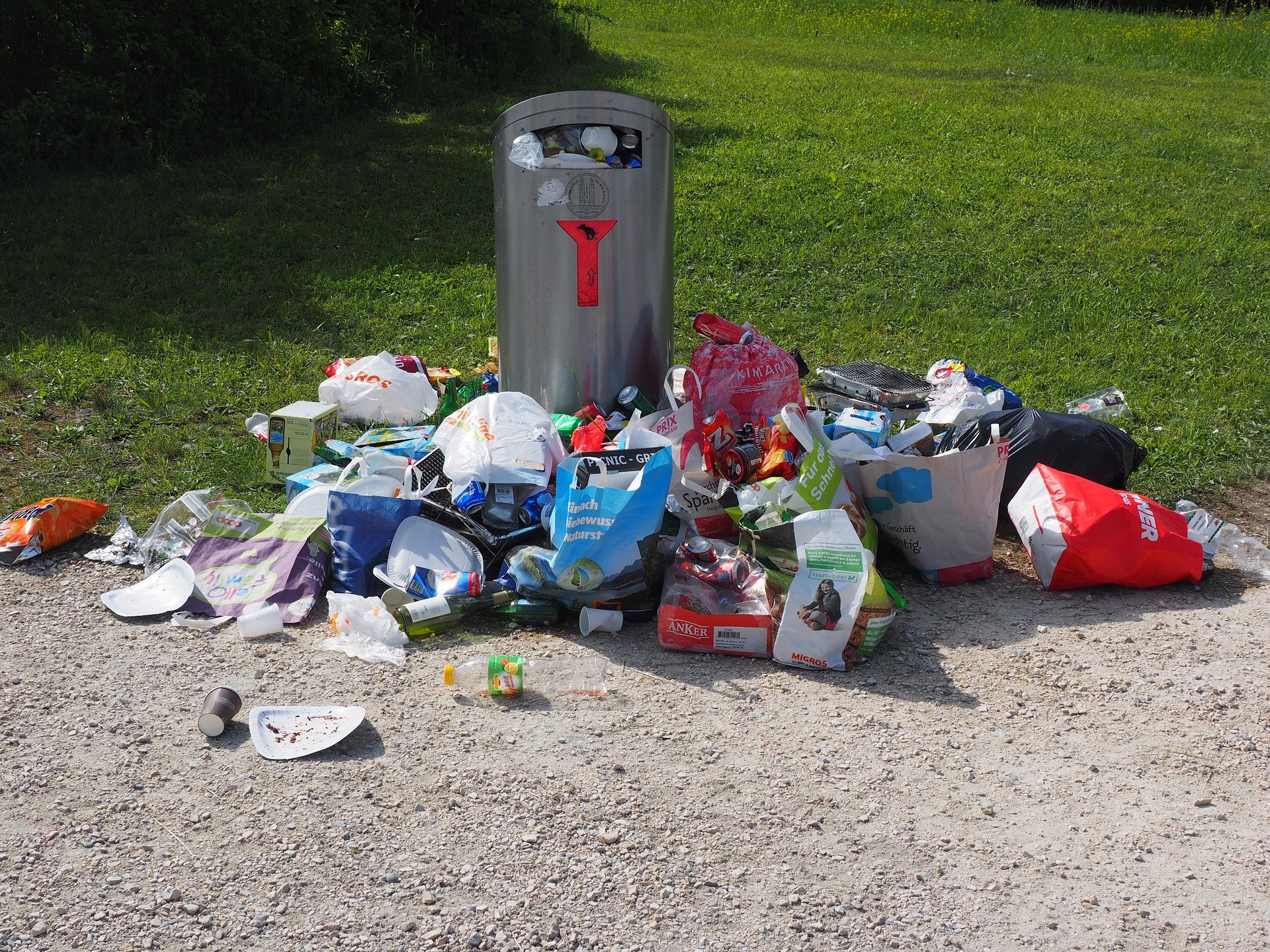 Garbage-can-1260832 1920