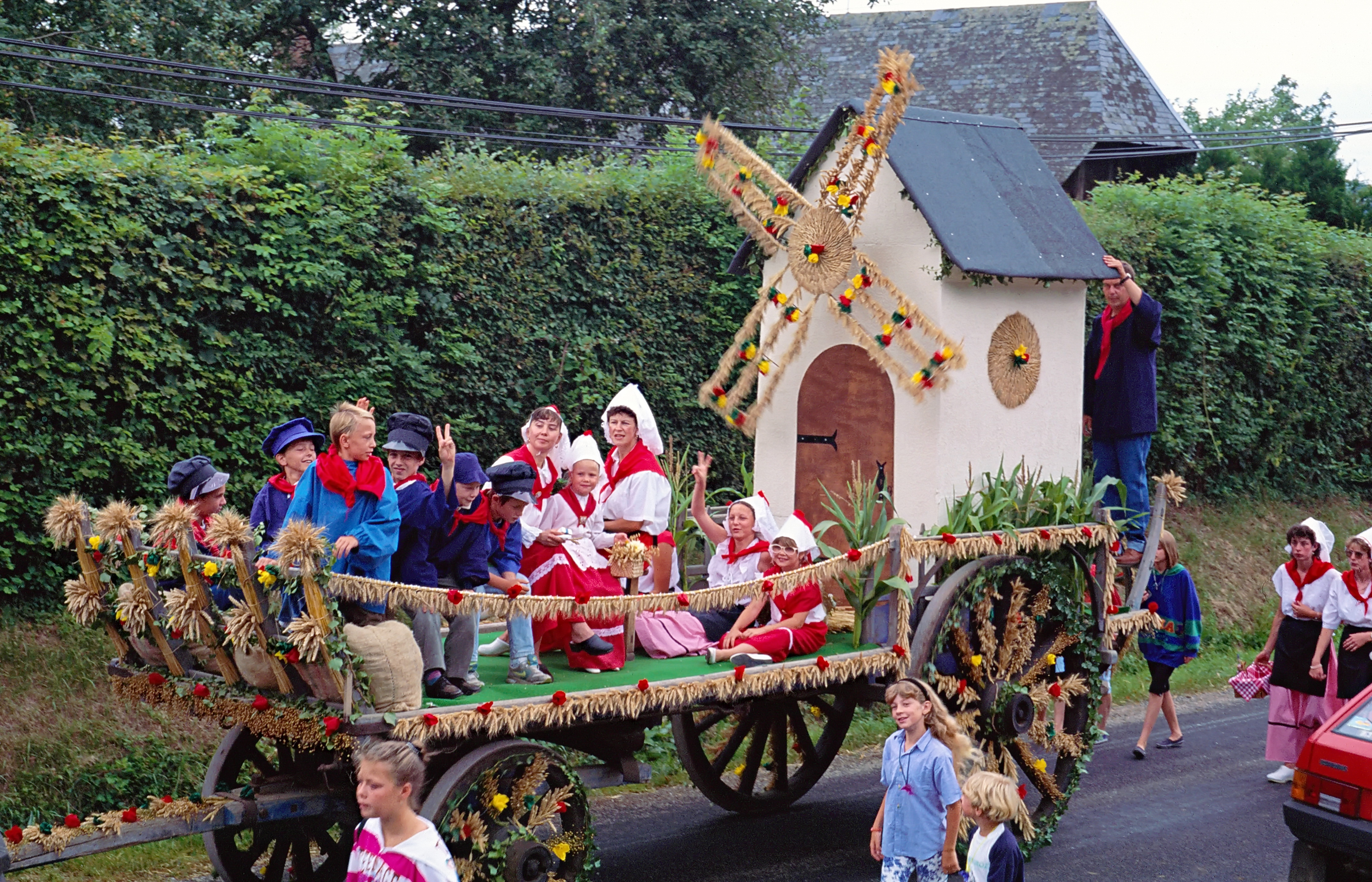 Char-au-moulin-fete-moisson-Berville