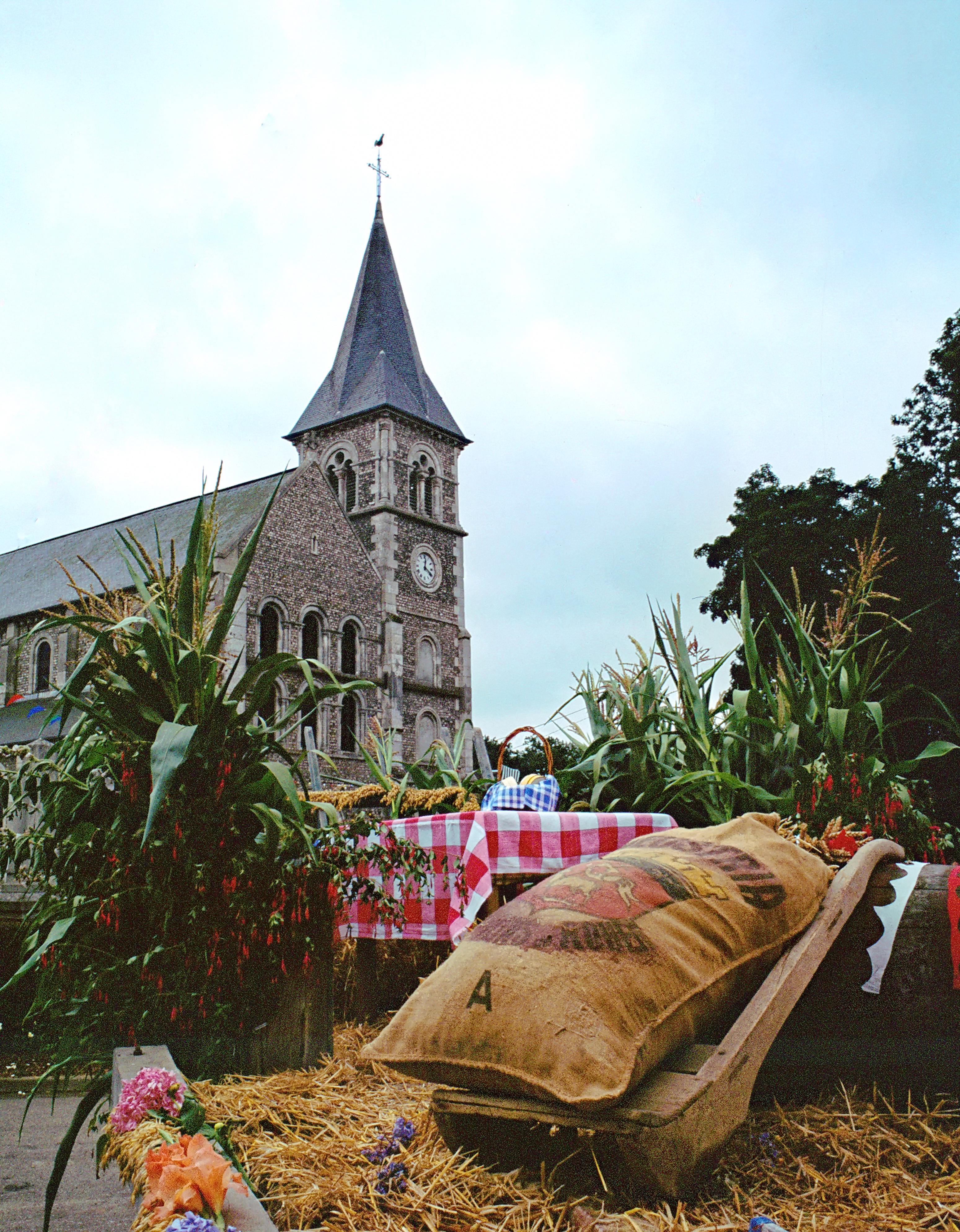 Chariot-de-la-moisson-Eglise-Fete-Berville