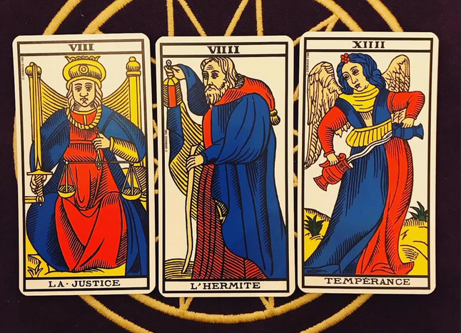 Comment choisir son jeu de Tarot ou Oracle quand on débute la cartomancie?