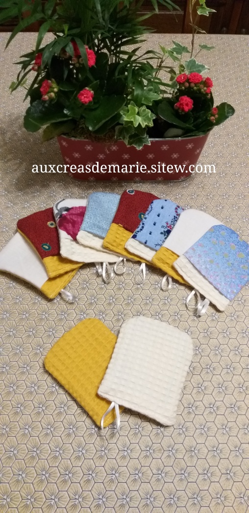 LINGETTES GANTS REVERSIBLES
1.5 EURO PIECE OU 10 POUR 10 EUROS