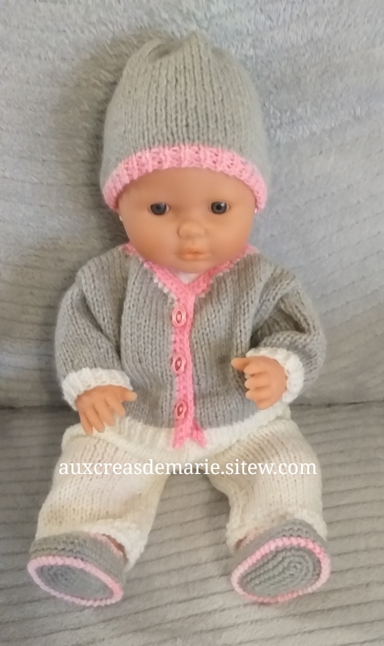 POUPON 40CM VENDU AVEC 2 TENUES COMPLETES 30 EUROS