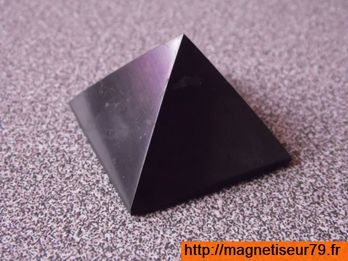 Shungite-Pyramides-30-640x480-