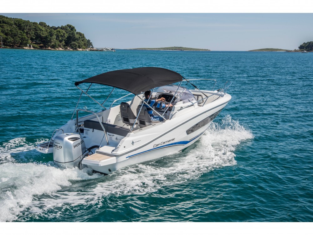 Mojito location bateau lagrandemotte vue avec bimini