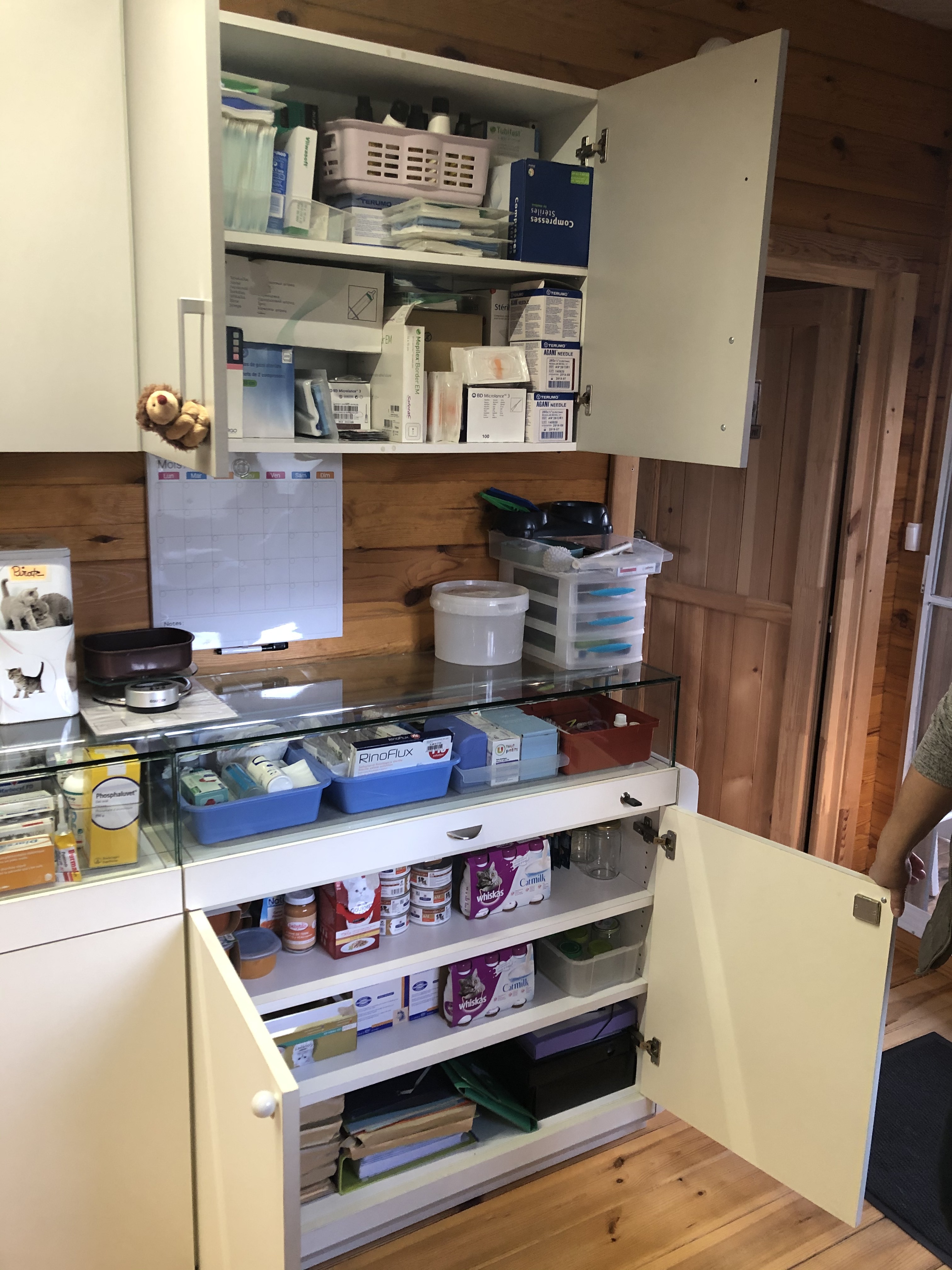 Armoire-a-pharmacie