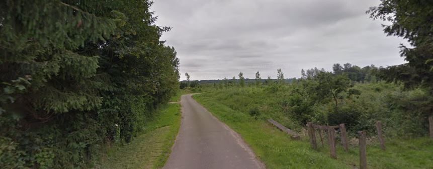 Le pont du Ru du Moulin sur la Rue de Saint-Paul / Rue de Saint-Aubin. Minimaliste et limité à 15 tonnes. Parfait !
