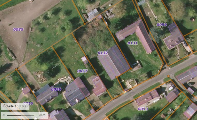 Photo aérienne contemporaine (2018) avec les limites cadastrales