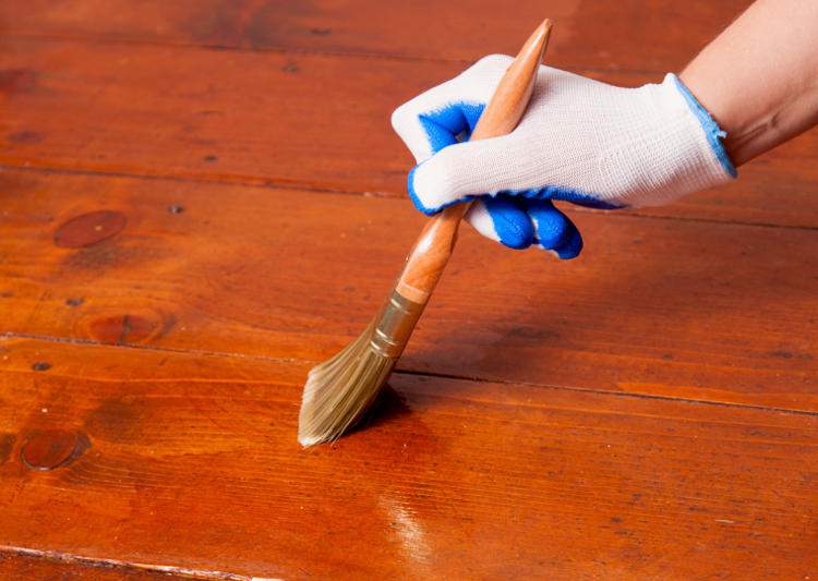 Vernis-bois-meuble-parquet