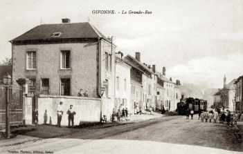 Givonne-la-grand-rue-avec-le-Bouillonais