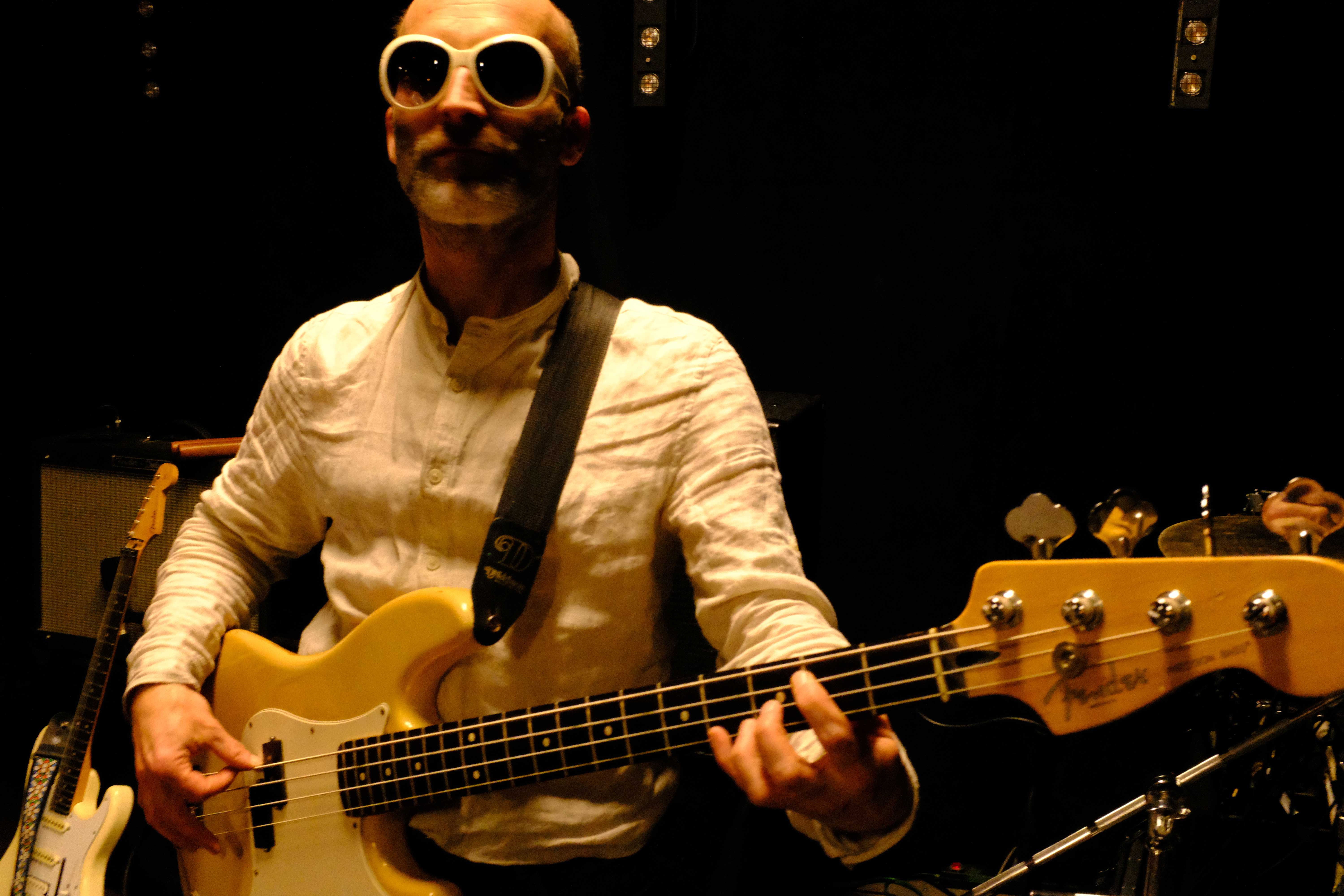 Fredox bass groove