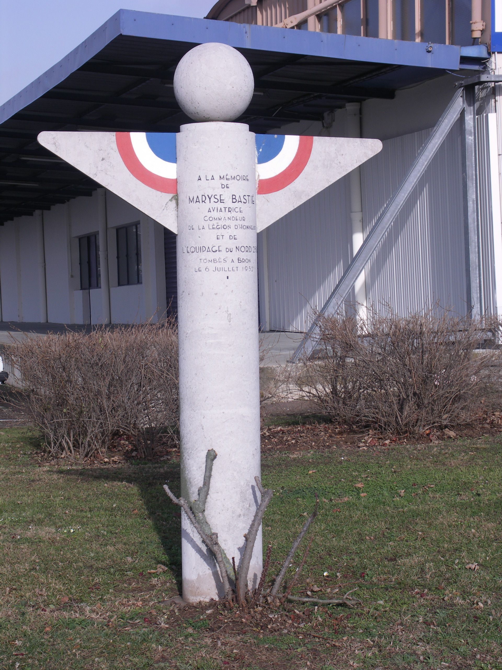 Monument Maryse BastiC3A9-5020160