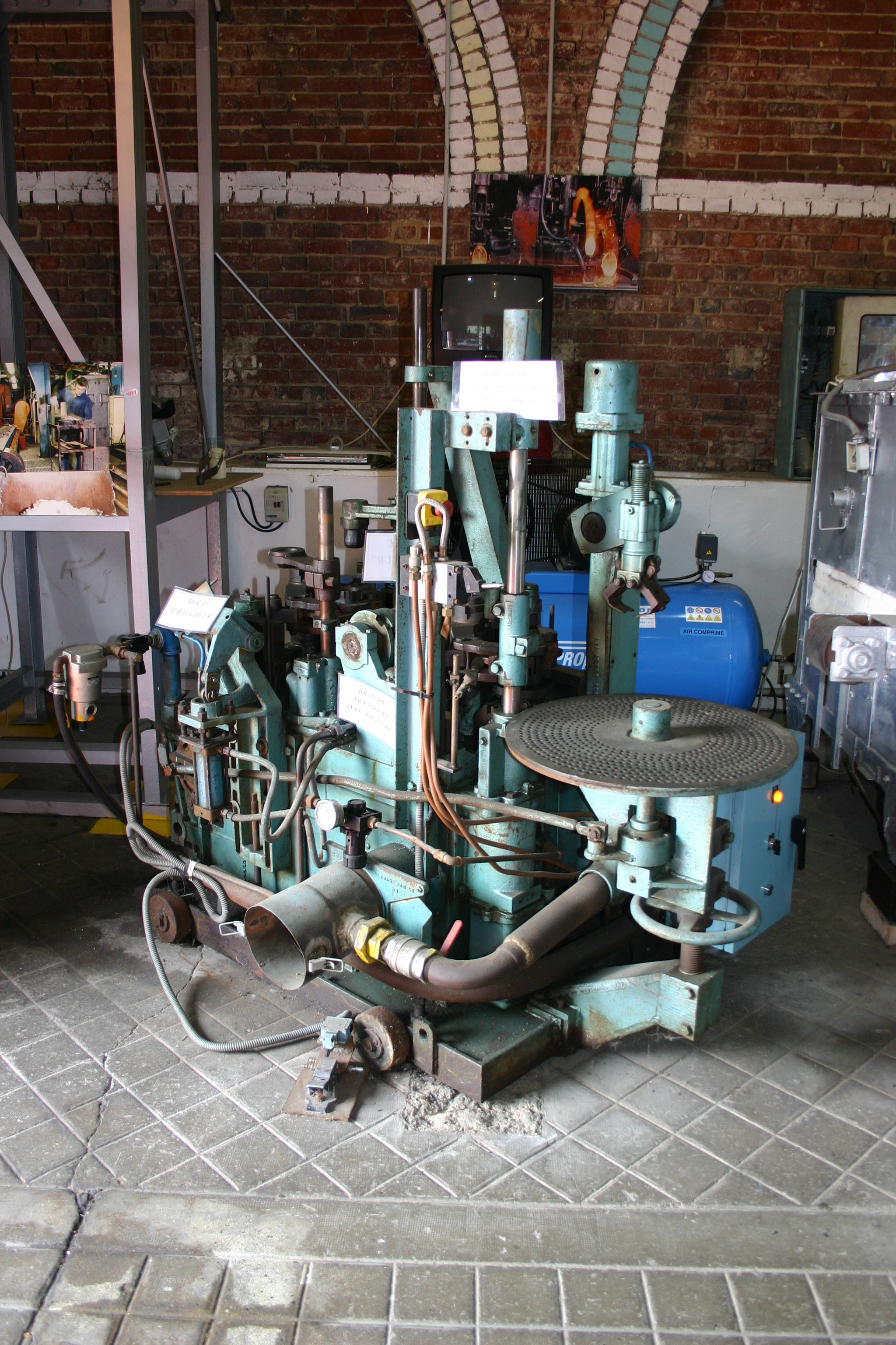Machine-IS-TV05-031