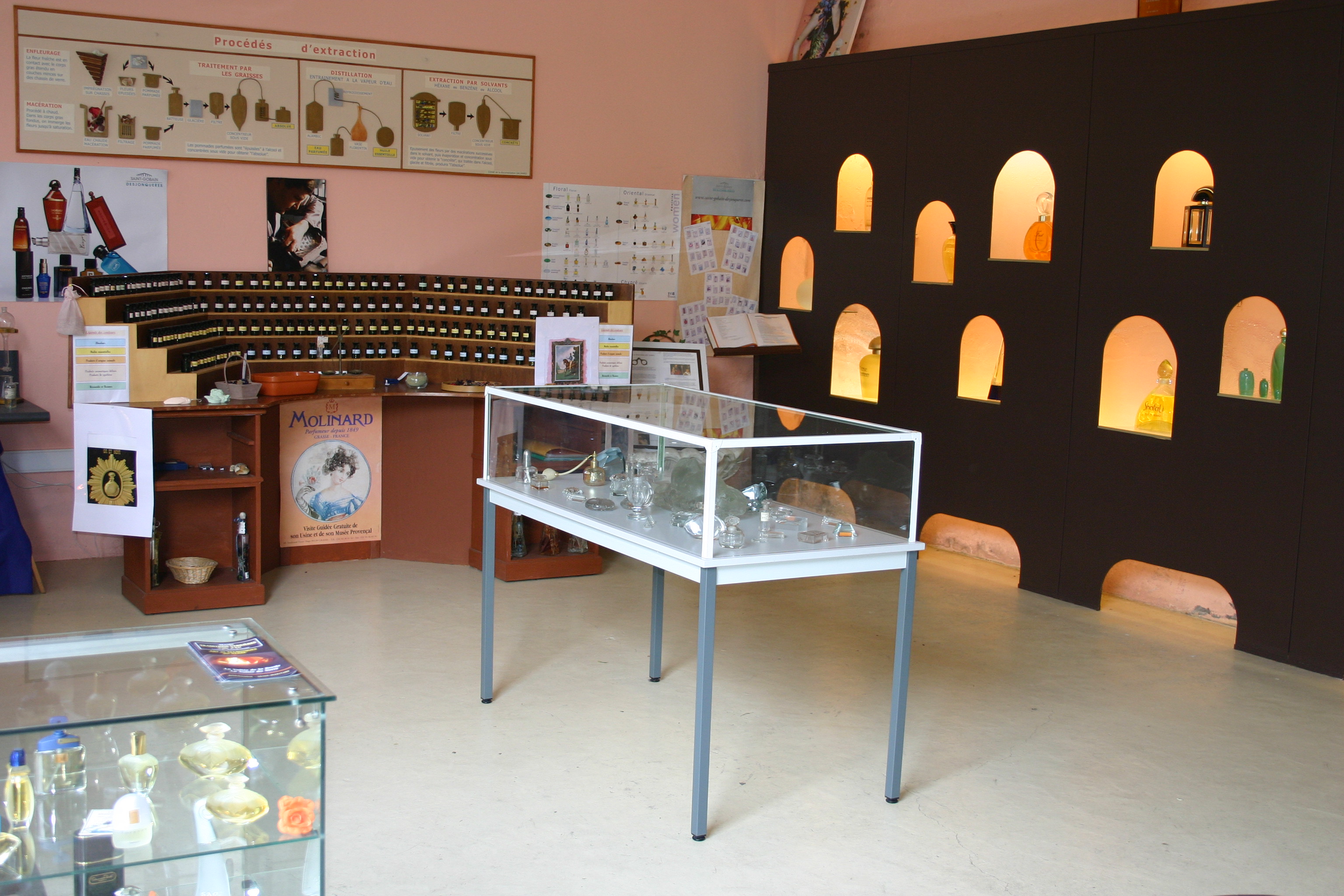 TV05-096-salle-des-parfums