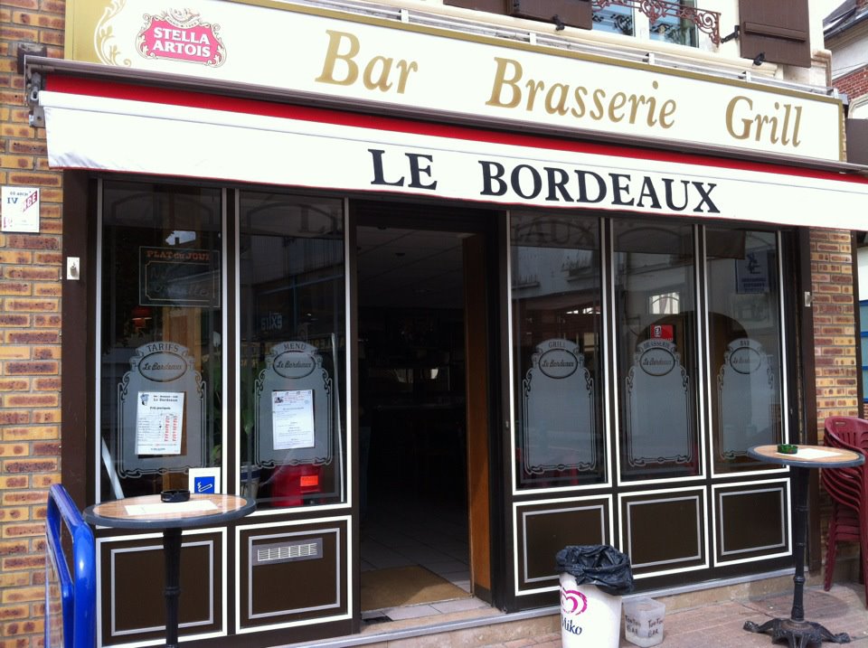 Bar devant