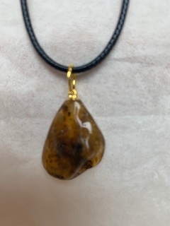 Pendentif-ambre-institut-reverie-energie-vitale