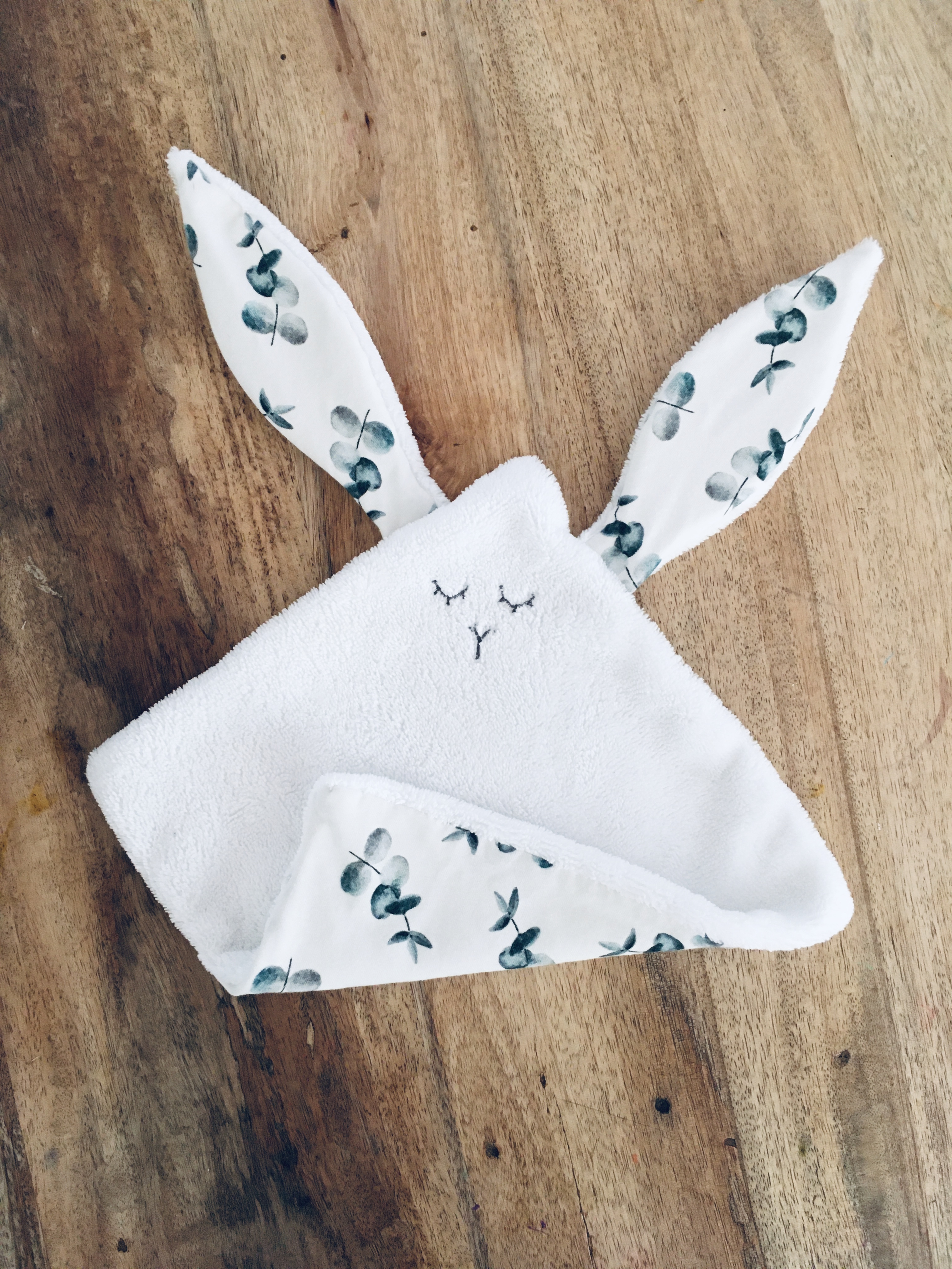doudou lapin eucalyptus