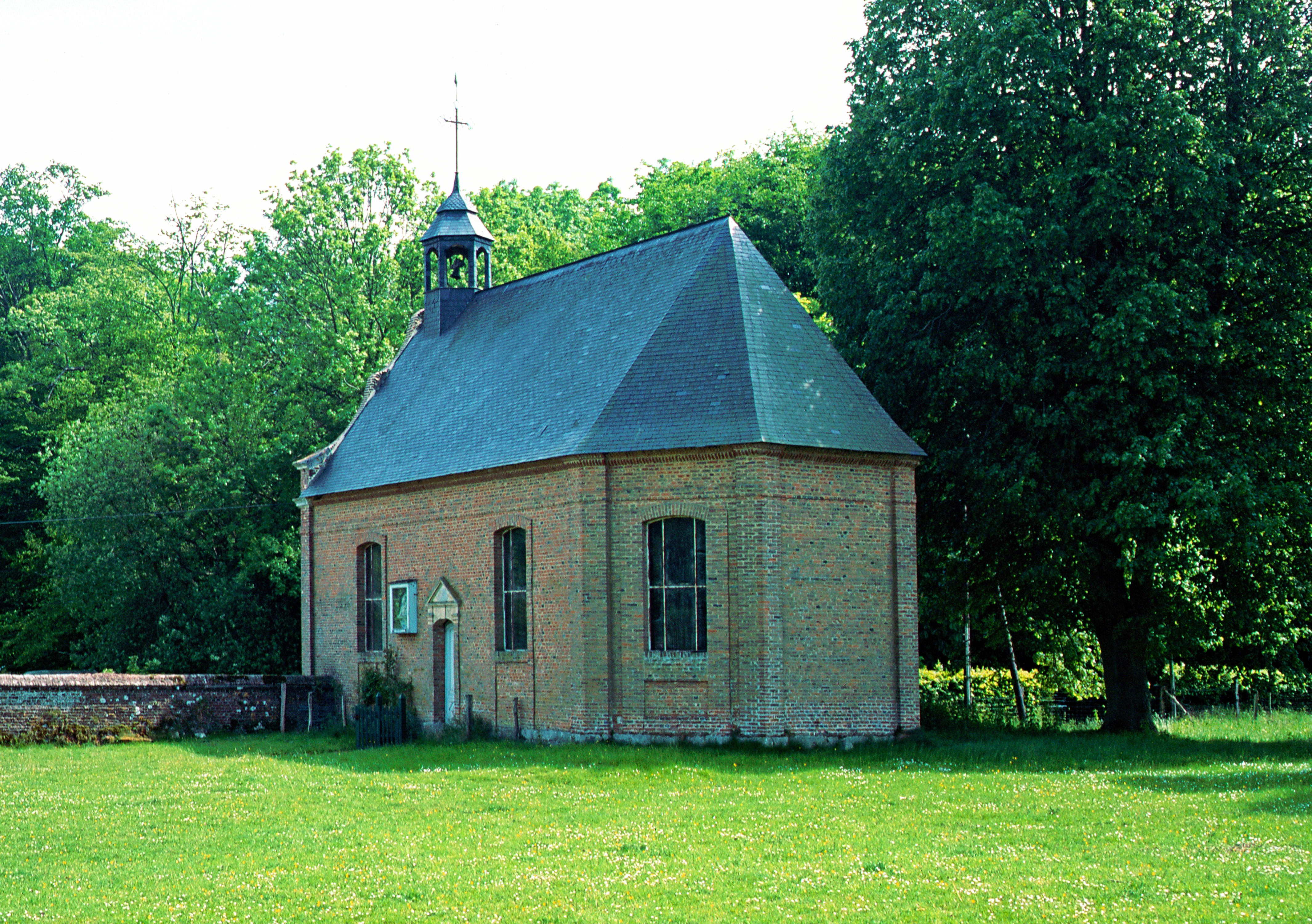 Chapelle-du-chateau-du-Bosmelet-AUFFAY-web