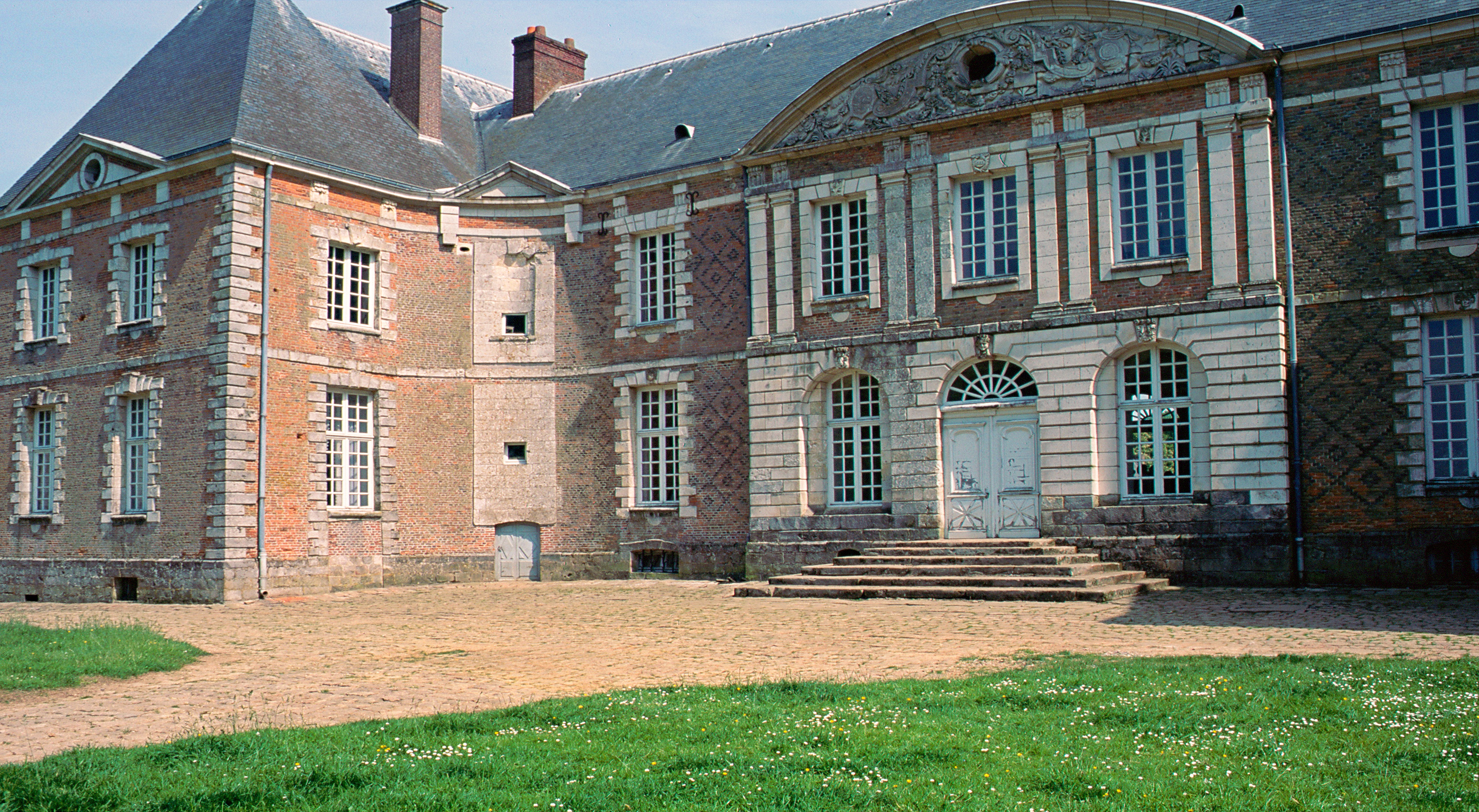 Chateau-de-Bosmelet-Auffay-arriere-web