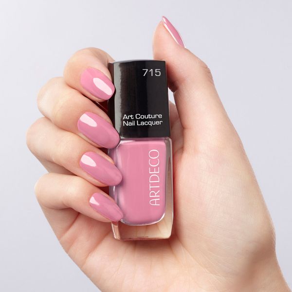 9c9a47895335d435b07efbce923d607e895b5ef5 111 715 art couture nail lacquer person image application person 1605894316 1