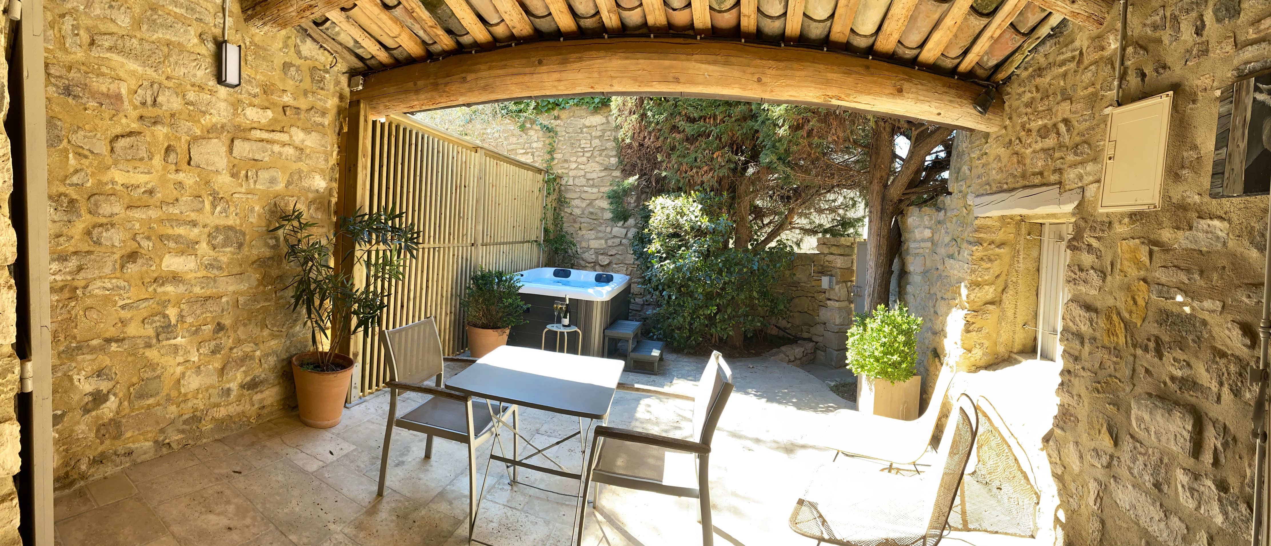 Cour chambre coquet 